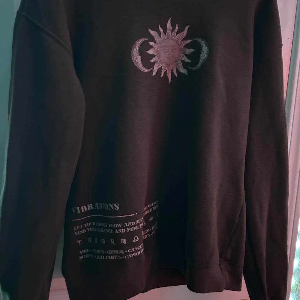 Persaya Black Crewneck Sweater with Sun and Moon Design size medium
